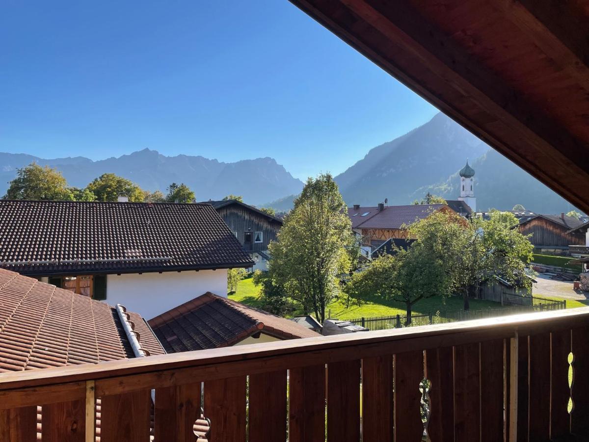 Dachgeschosswohnung Mit Traumhaftem Zugspitzblick Bei Garmisch Фархант Екстериор снимка