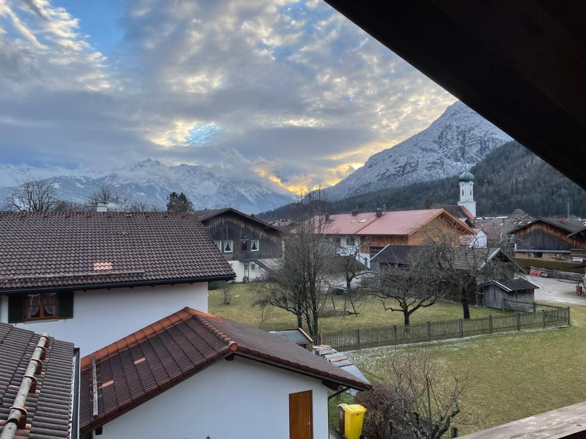Dachgeschosswohnung Mit Traumhaftem Zugspitzblick Bei Garmisch Фархант Екстериор снимка