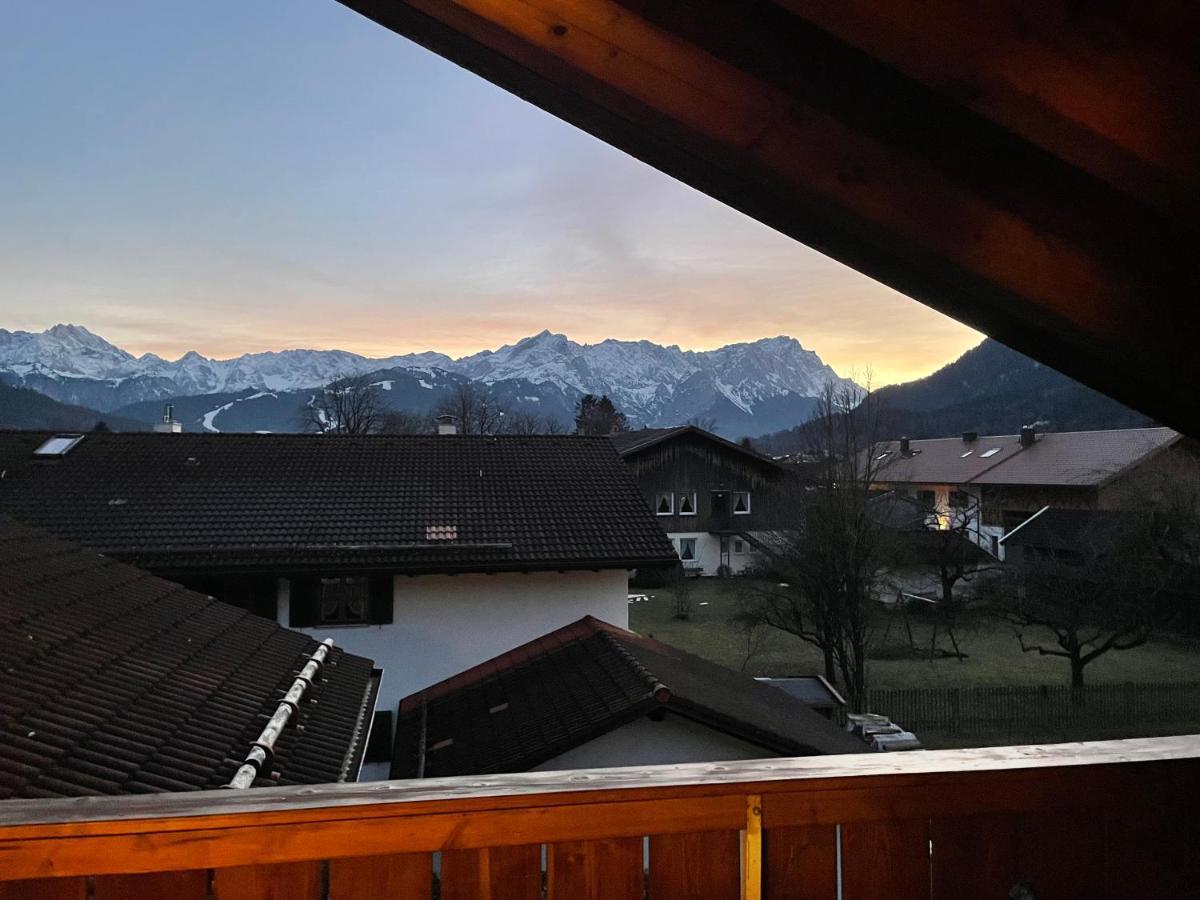 Dachgeschosswohnung Mit Traumhaftem Zugspitzblick Bei Garmisch Фархант Екстериор снимка