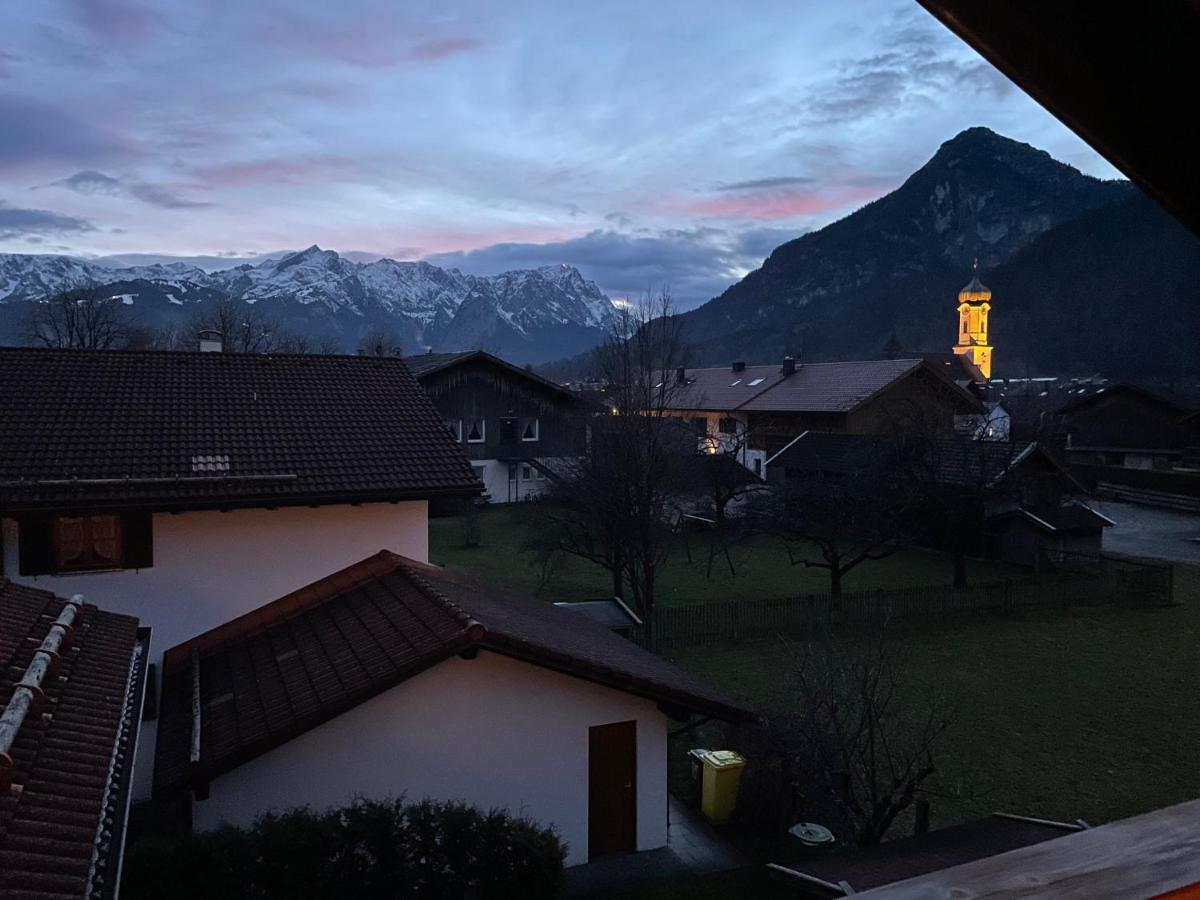 Dachgeschosswohnung Mit Traumhaftem Zugspitzblick Bei Garmisch Фархант Екстериор снимка